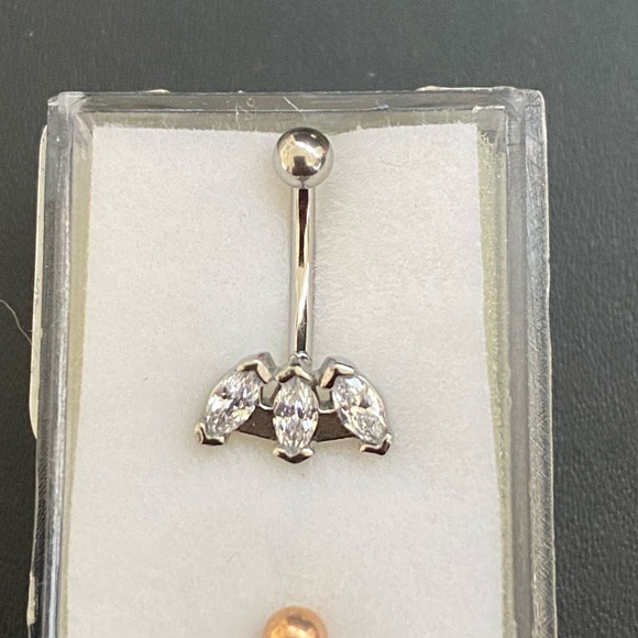 New Rhona Sutton Bodifine Set of 2 Colors Marquise Crystal belly piercing rings - Picture 4 of 6